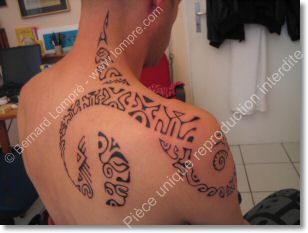 epaule-cou-tattoo.geneve.jpg