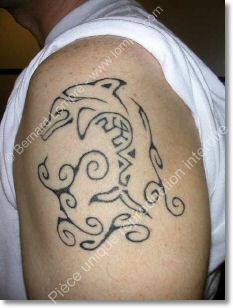 tattouage-epaule-dauphin.jpg
