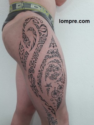 Tatouage polynésien de cuisse