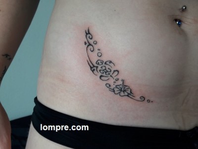 Tatouage simple et tellement sexy par lompre