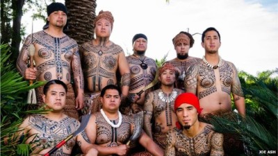 La nouvelle generation kalinga a la recherche du tatouage  idenditaire