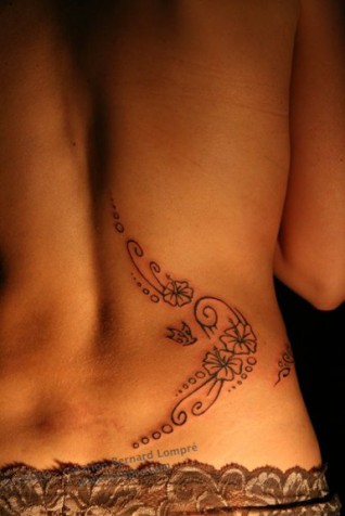 Tatouage,Paris,lompre,polynesien,femme,reins,sexy